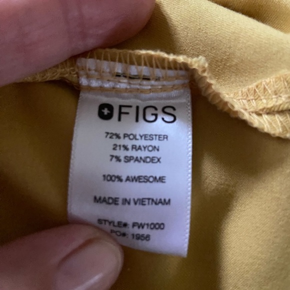 Figs Tecnical Yellow Short Sleeve Top size M - Picture 3 of 4